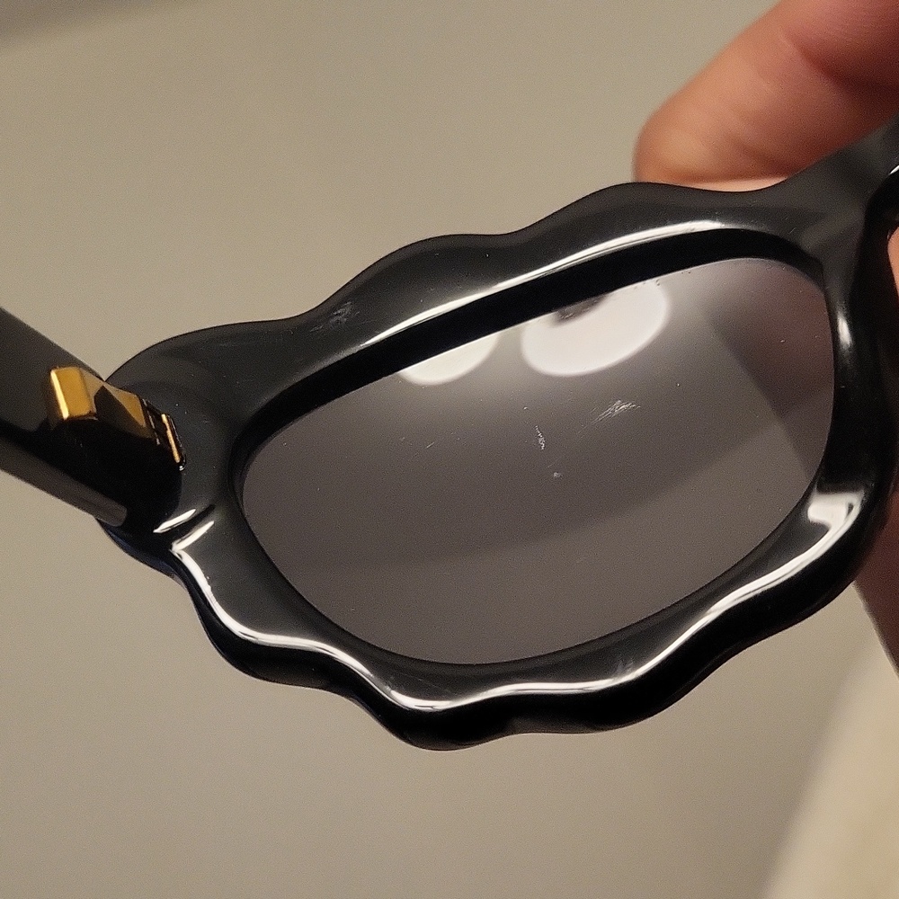 Fashion Brand Company Black Hole Sunglasses with Case - Picture 7 of 8